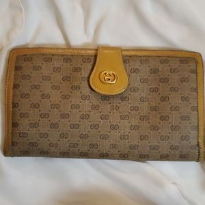 Authentic Gucci wallet
